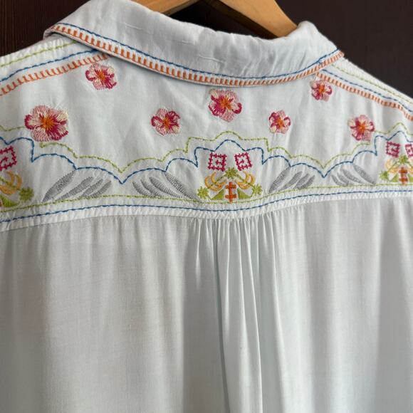 PAPARAZZI | Light Blue Floral Embroidered Popover Blouse | Medium - Picture 8 of 10